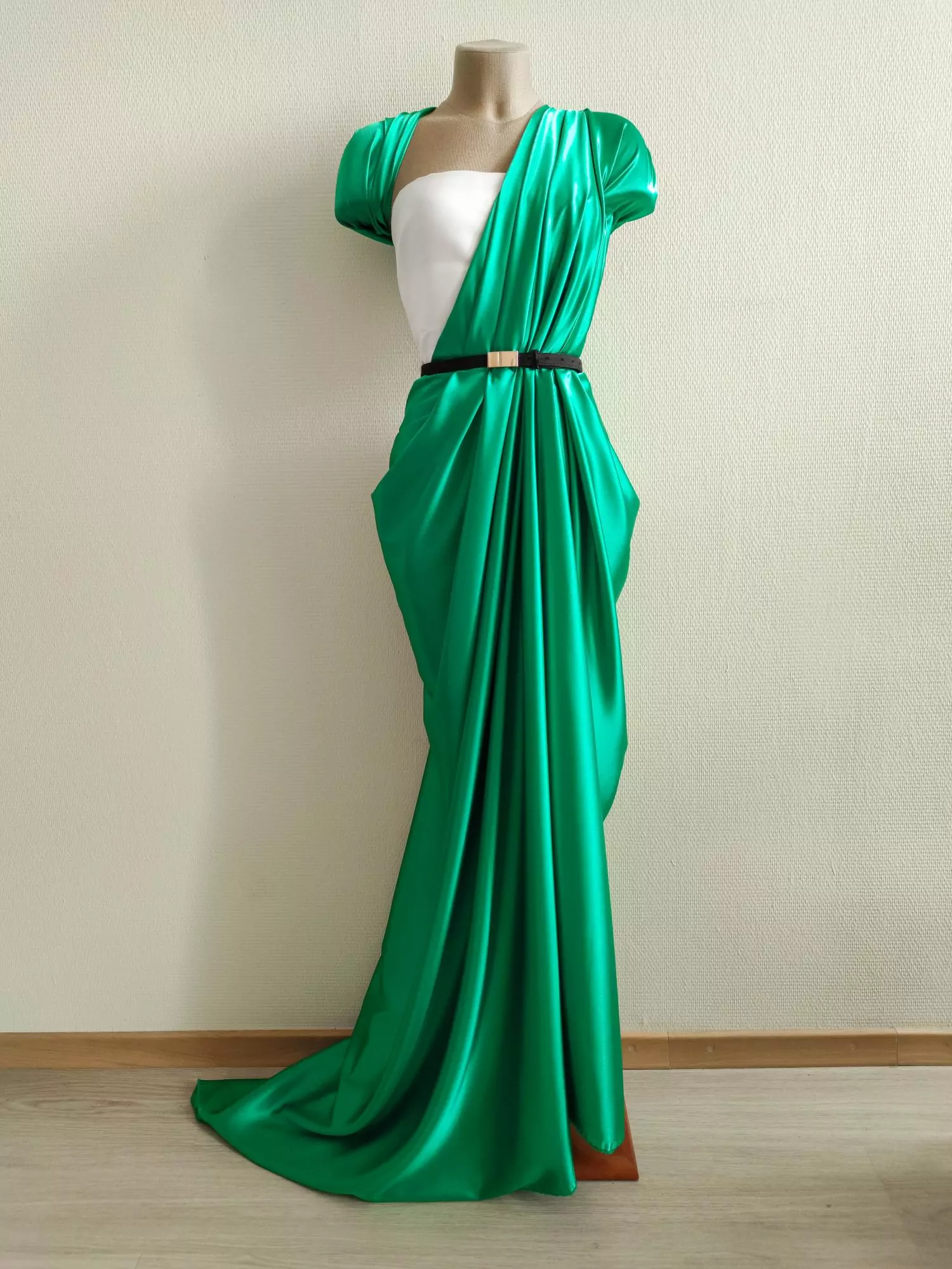 Готовимся к выпускным с нашими тканями!