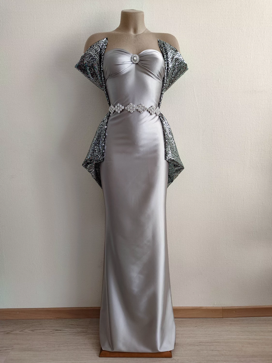 Готовимся к выпускным с нашими тканями!