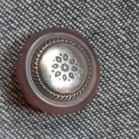 047630