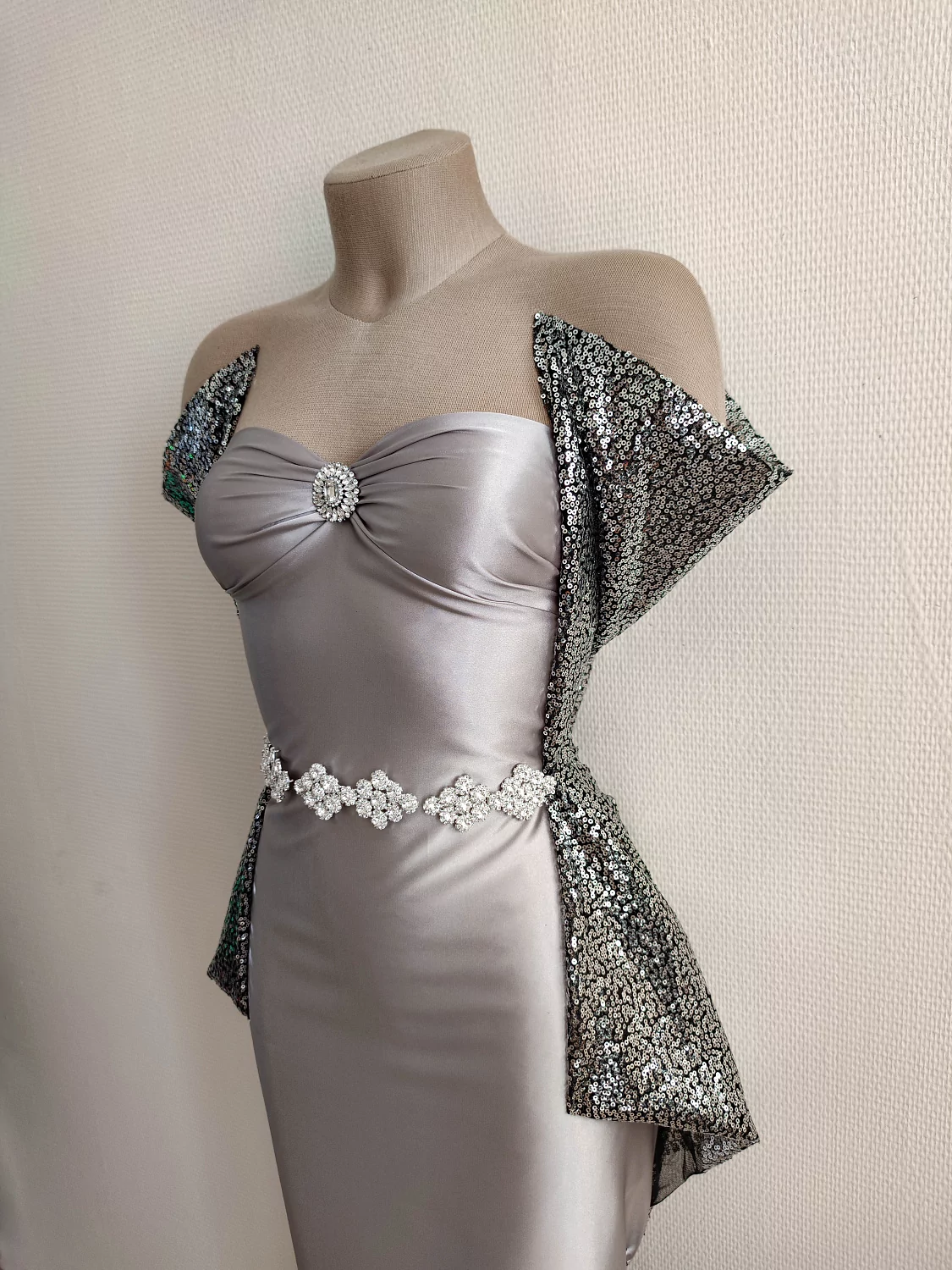 Готовимся к выпускным с нашими тканями!