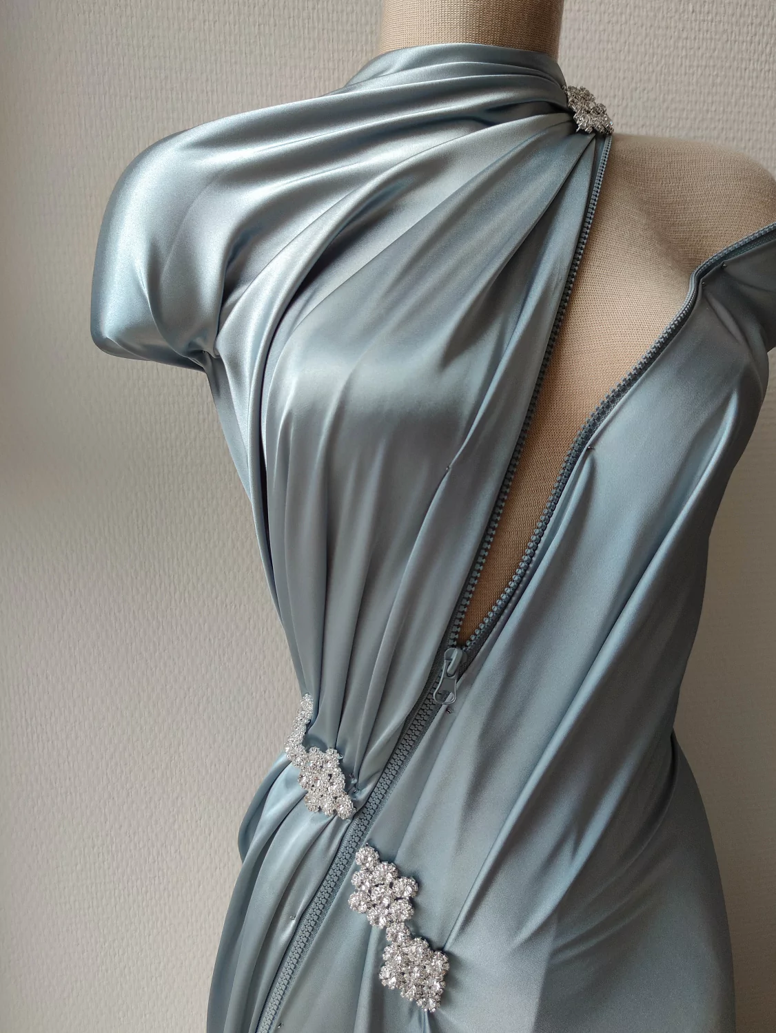 Готовимся к выпускным с нашими тканями!