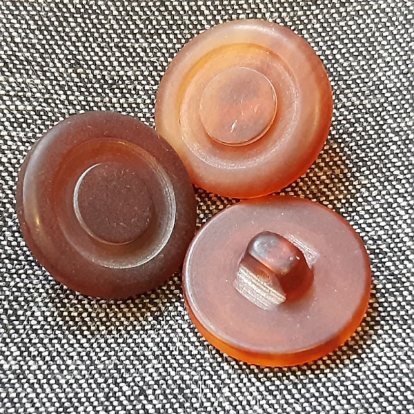 076001
